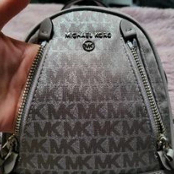 MK Signature Brooklyn, Mini Convertible Messenger Backpack, xs - Picture 16 of 16